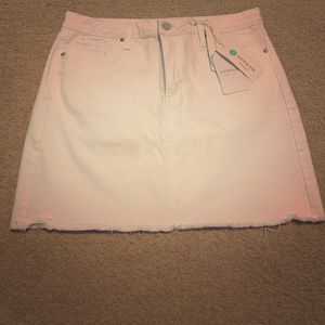 White denim skirt